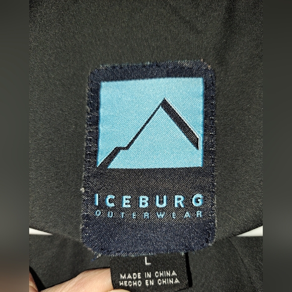 Iceburg outwear womens size large jacket, light but very warm for cold days. - Picture 2 of 2